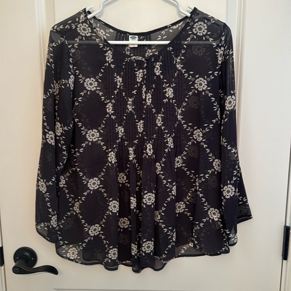 Old Navy black sheer blouse‎